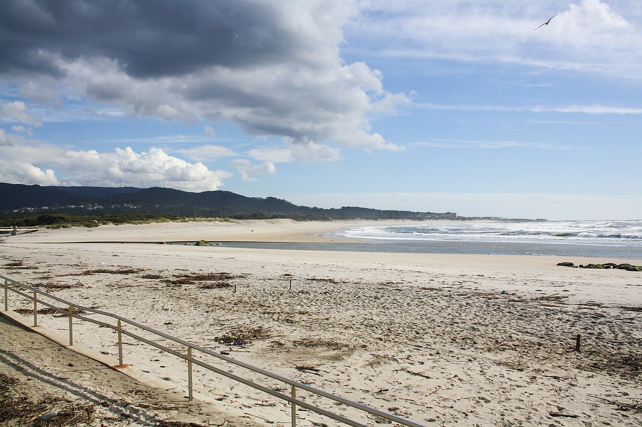 4910_Vila_Praia_de_Âncora,_Portugal_-_panoramio